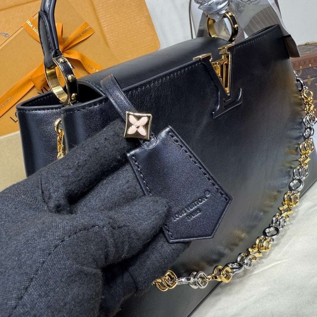 Louis Vuitton CAPUCINES SOUPLE MM