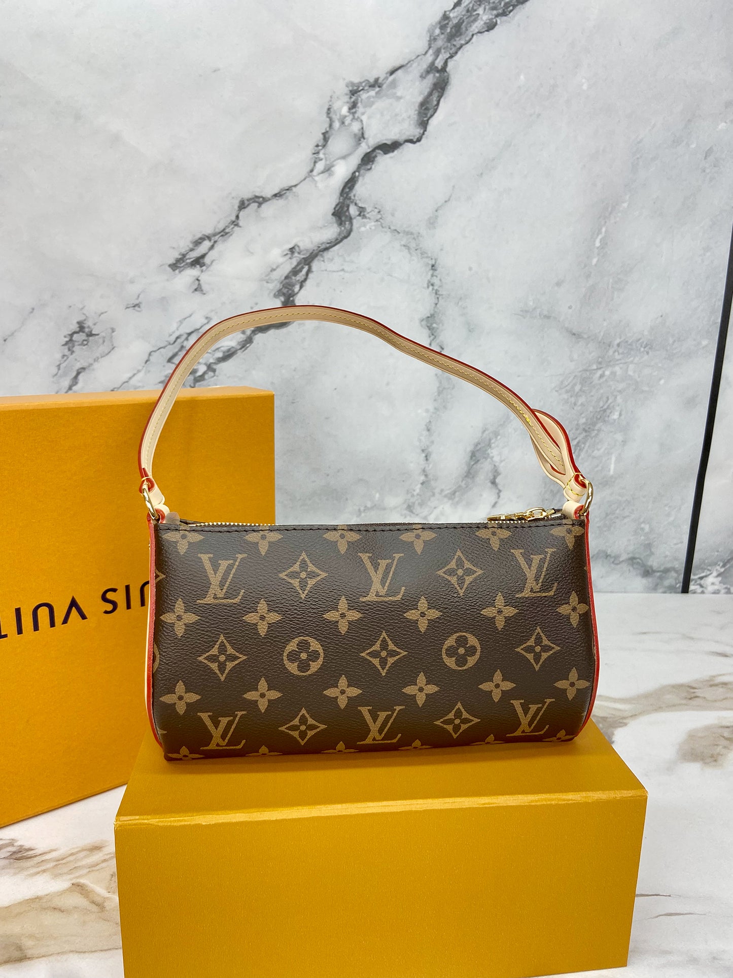 Louis Vuitton Pochette Tirette monogram
