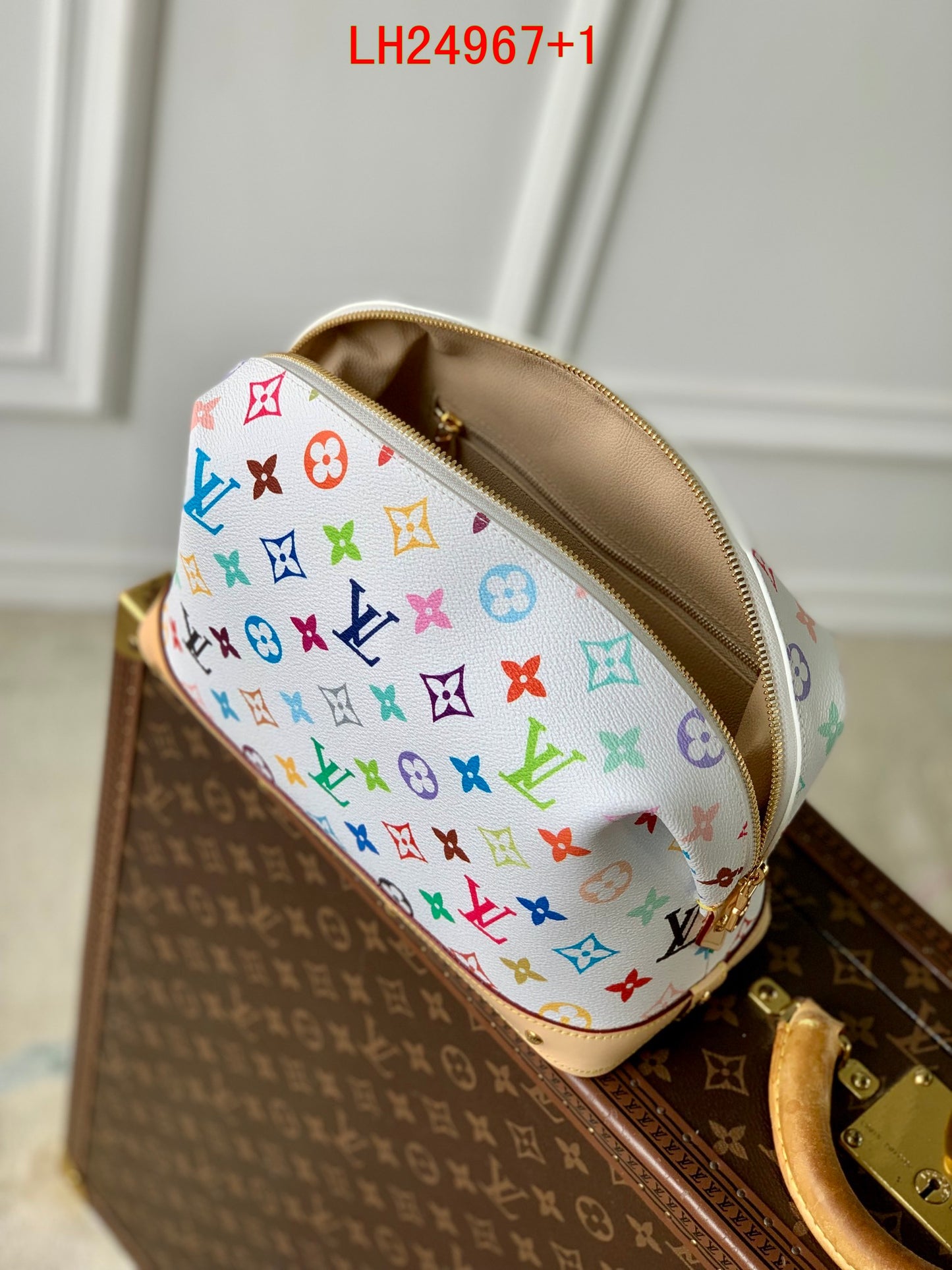 Louis Vuitton Cosmetic Pochette/pouch