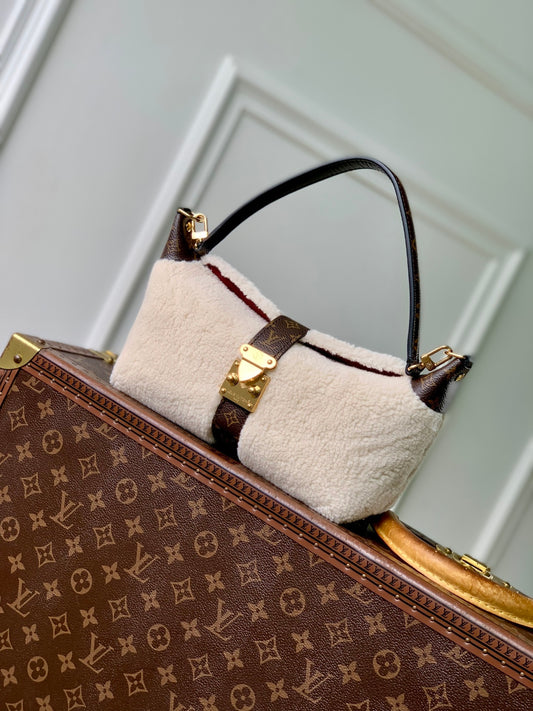 Louis Vuitton LV Ski Pochette Mia