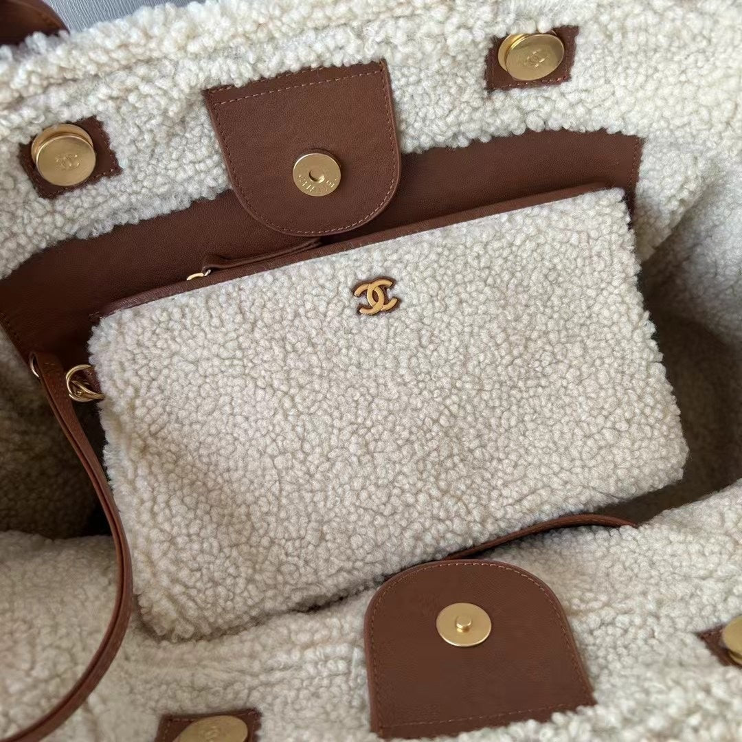 Chanel Large Shearling Tote bag