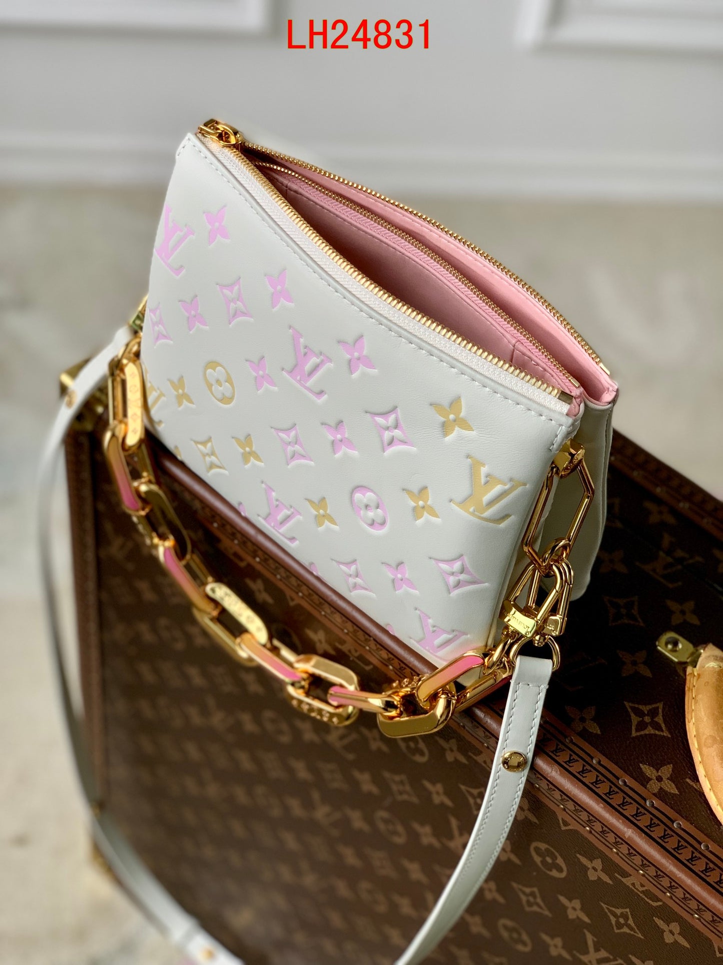 Louis Vuitton Coussin BB
