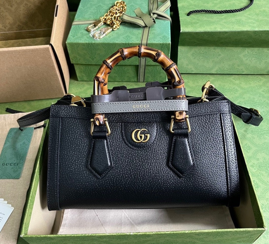 Gucci DIANA SMALL SHOULDER BAG