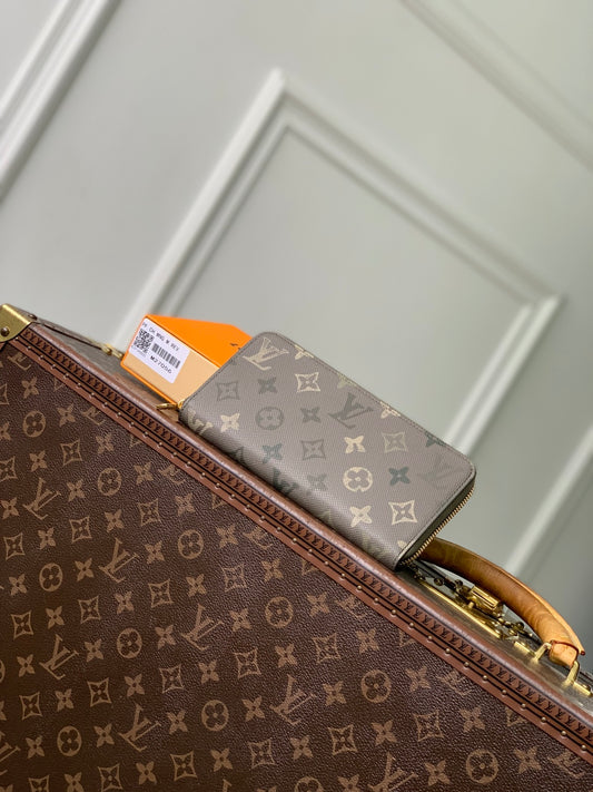 Louis Vuitton Zippy Wallet