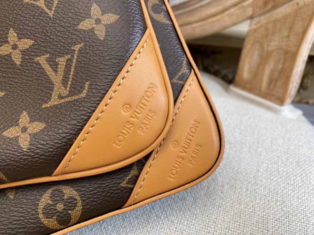 Louis Vuitton Trio Messenger