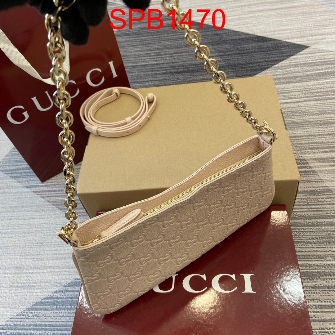 Gucci Emblem Small Chain bag