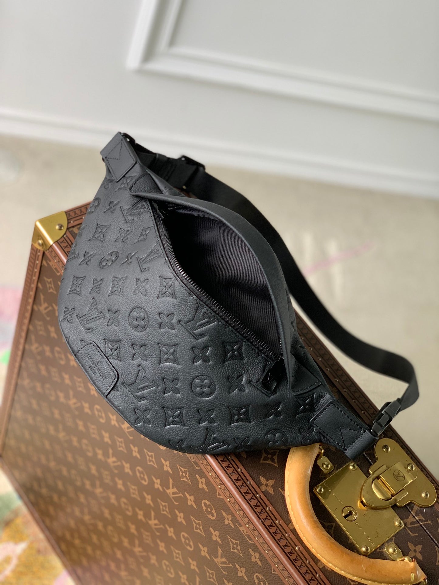 Louis Vuitton Discovery Bumbag