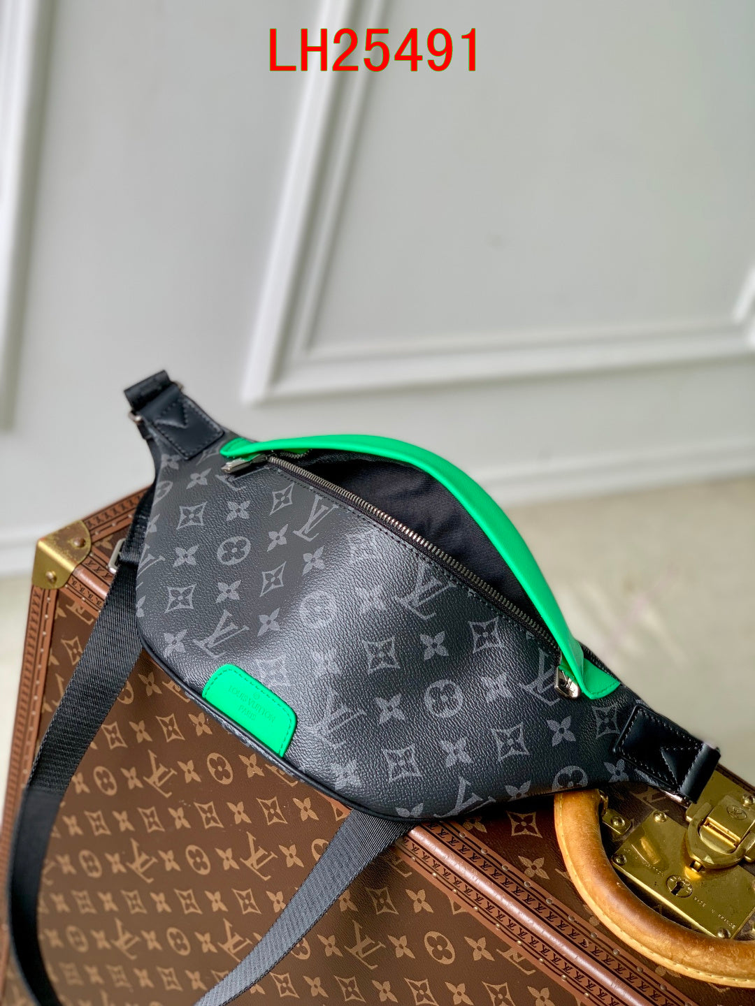 Louis Vuitton Discovery bumbag