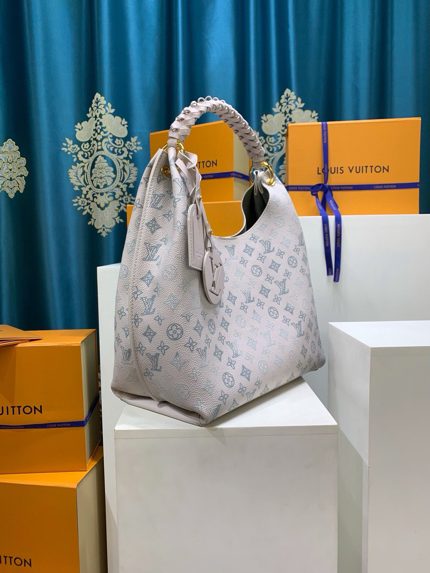 Louis Vuitton Carmel Mahina leather
