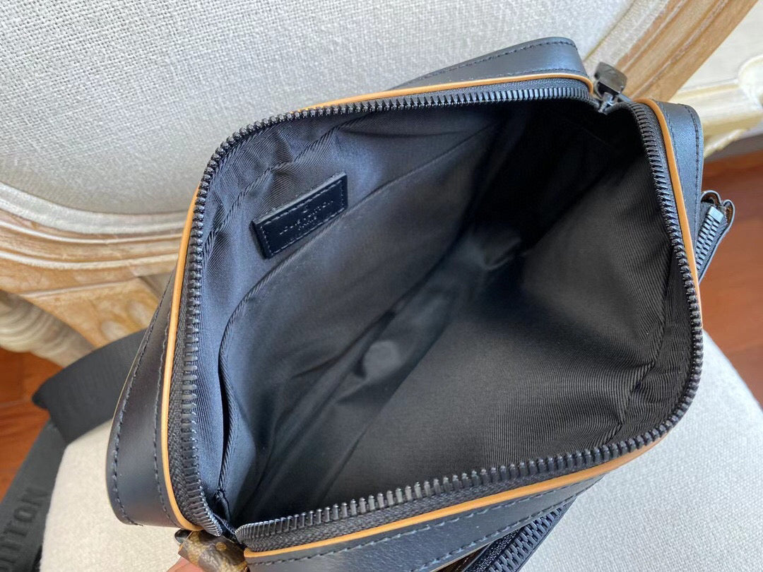 Louis Vuitton Trio Messenger