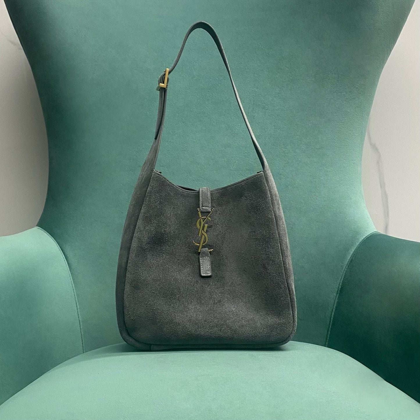 YSL LE 5 À 7 supple small in suede