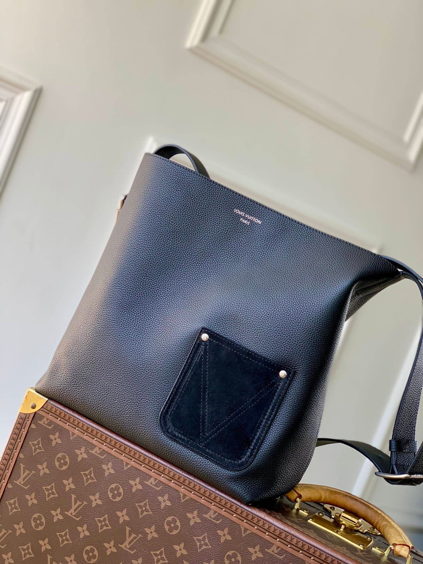Louis Vuitton Verso Hobo