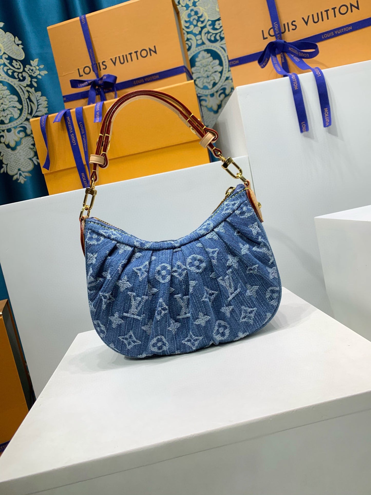 Louis Vuitton Pochette Valley denim bag