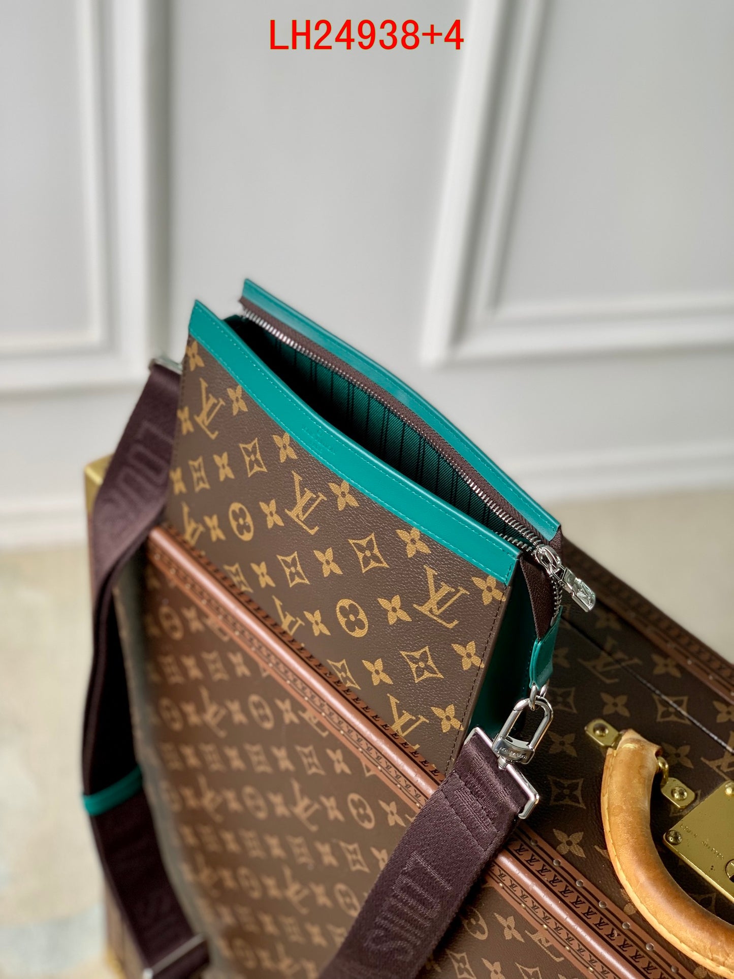 Louis Vuitton Alpha Wearable bag