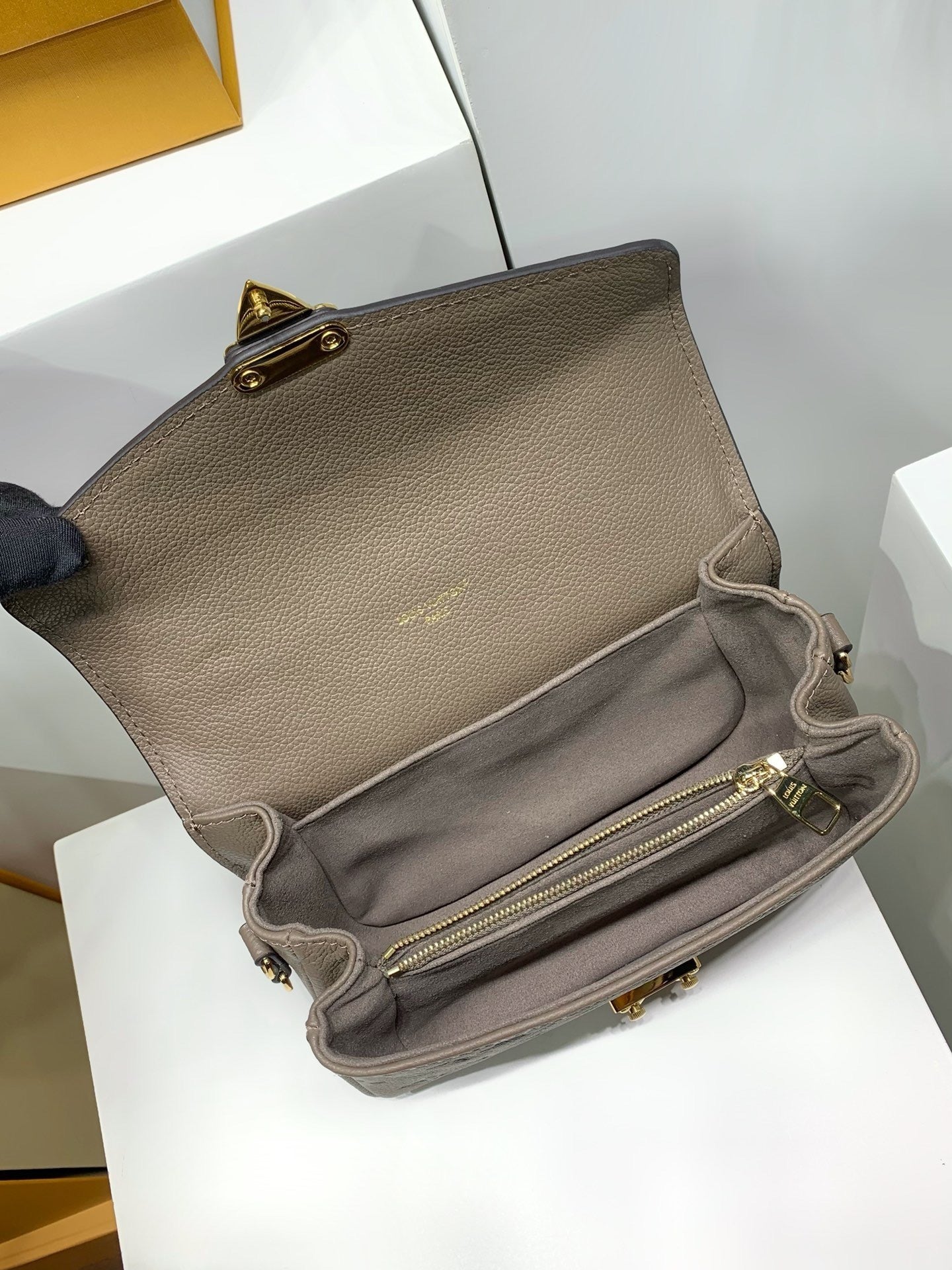 Louis Vuitton Pochette Métis East West