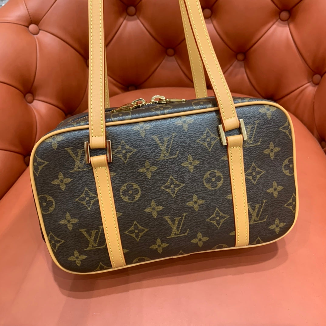 Louis Vuitton CITÉ