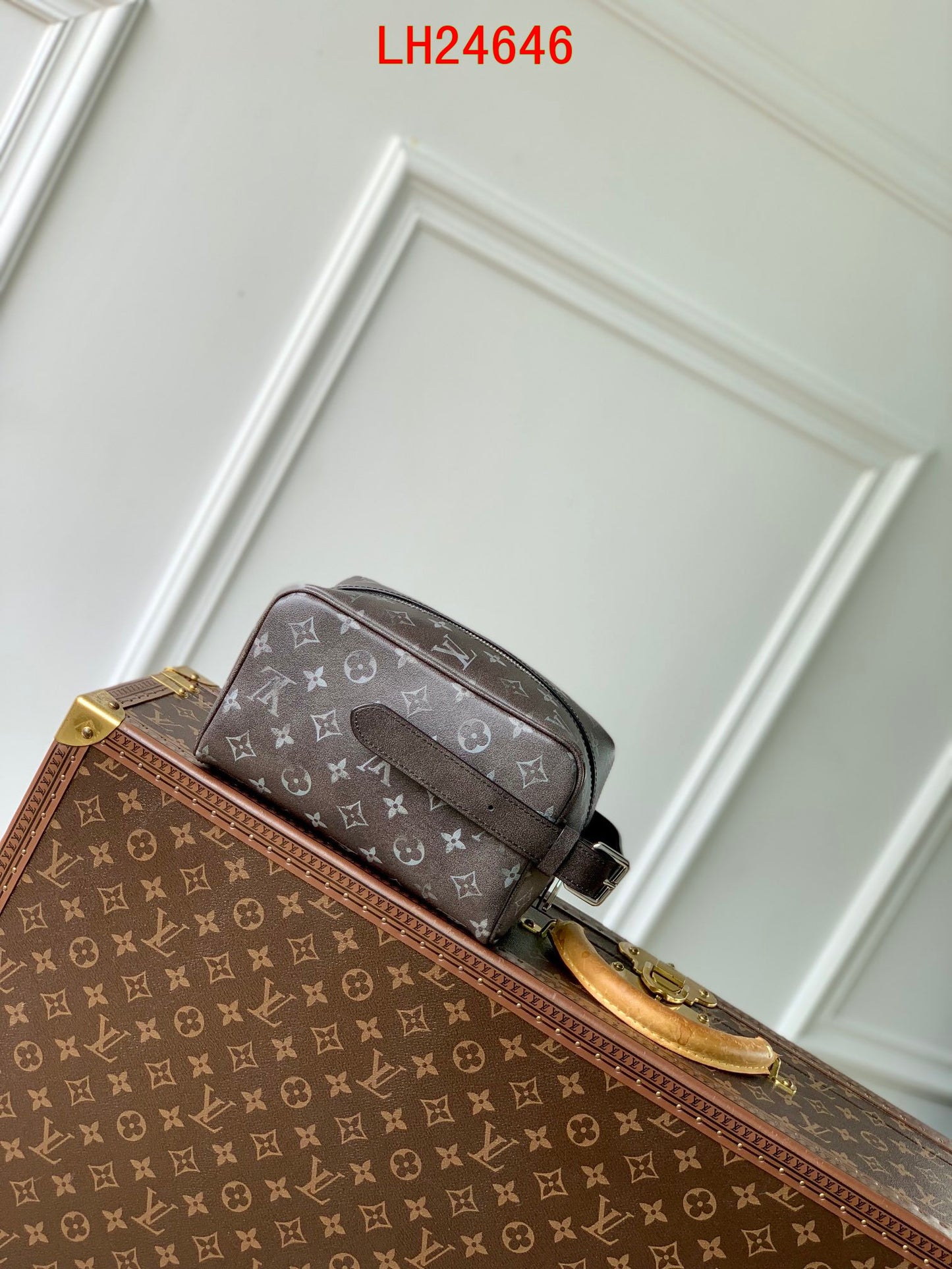 Louis Vuitton Locker Dopp Kit