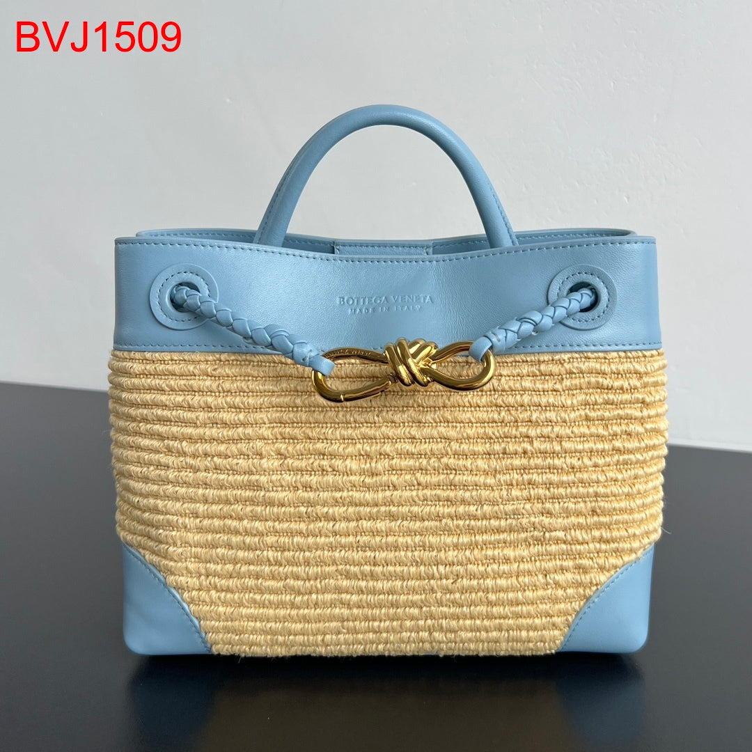 Bottega Veneta Small Andiamo raffia torchon with signature knot