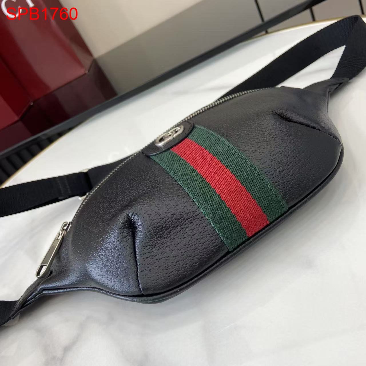 Gucci leather small belt bag