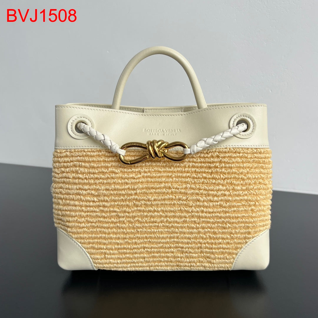 Bottega Veneta Small Andiamo raffia torchon with signature knot