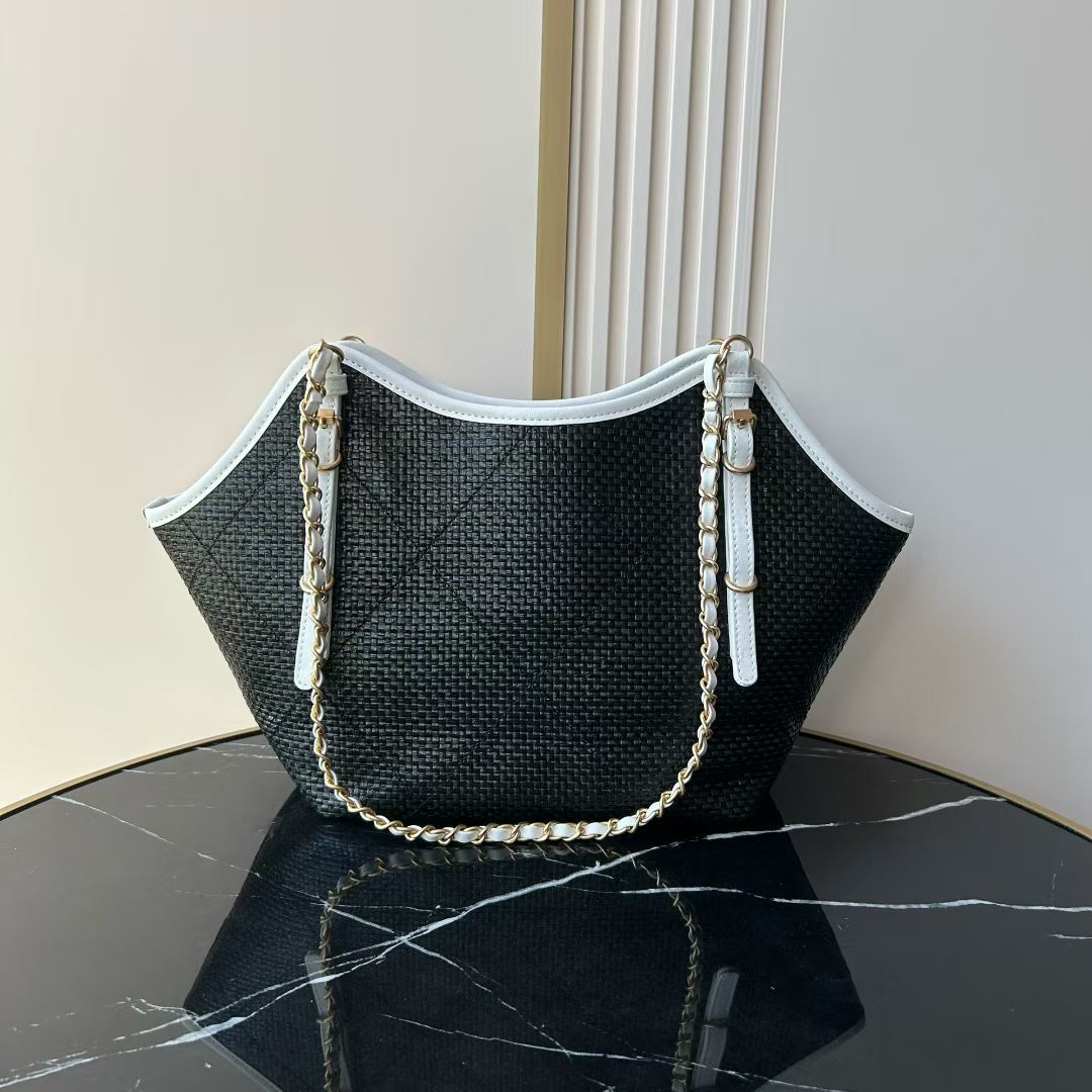 Chanel Tote bag