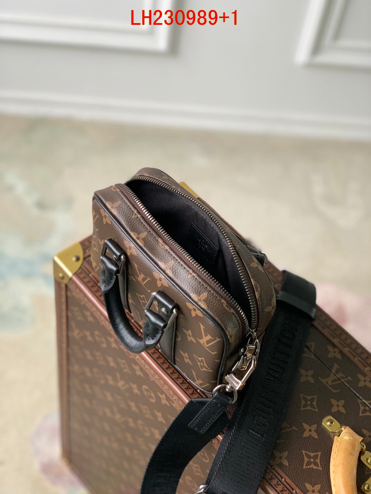 Louis Vuitton Nano Porte Documents Voyage