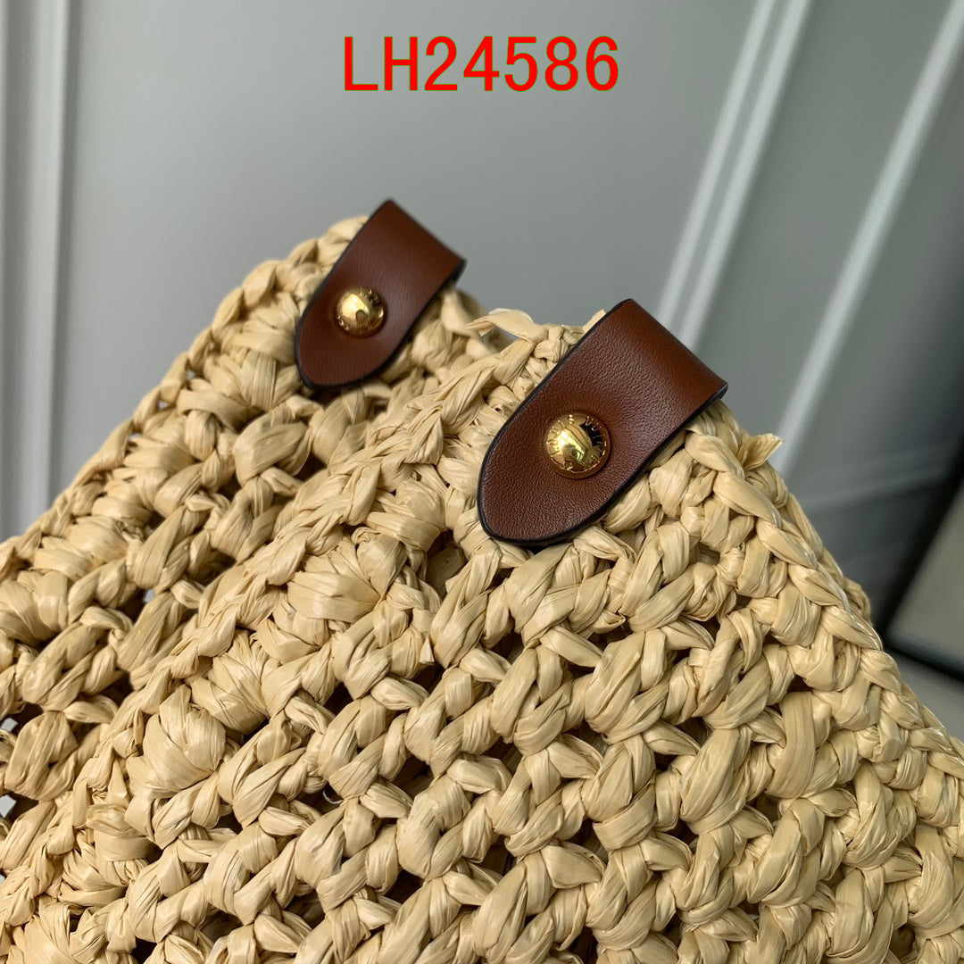Louis Vuitton Onthego MM Straw bag By The Pool