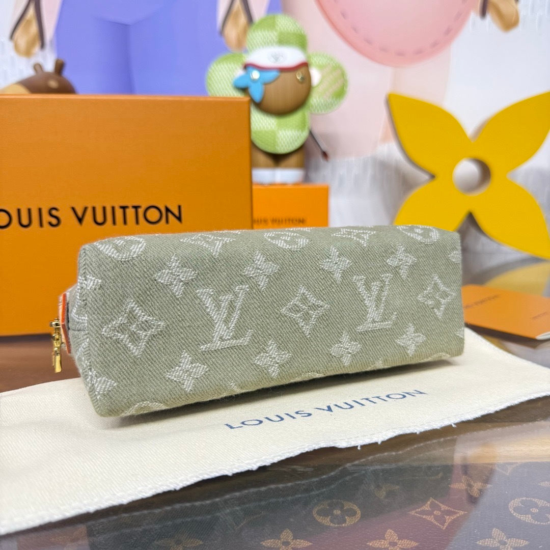 Louis Vuitton Pochette Cosmétique PM