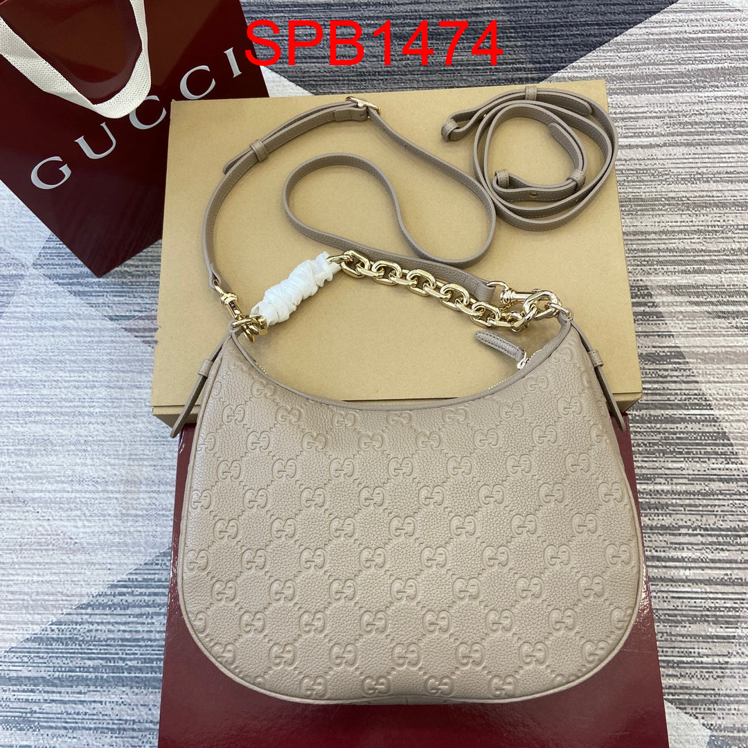 Gucci Emblem Medium Chain shoulder bag