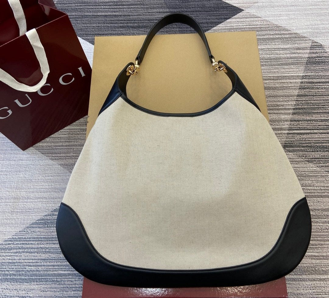 Gucci B medium shoulder bag