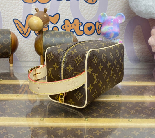 Louis Vuitton Locker Dopp Kit Monogram