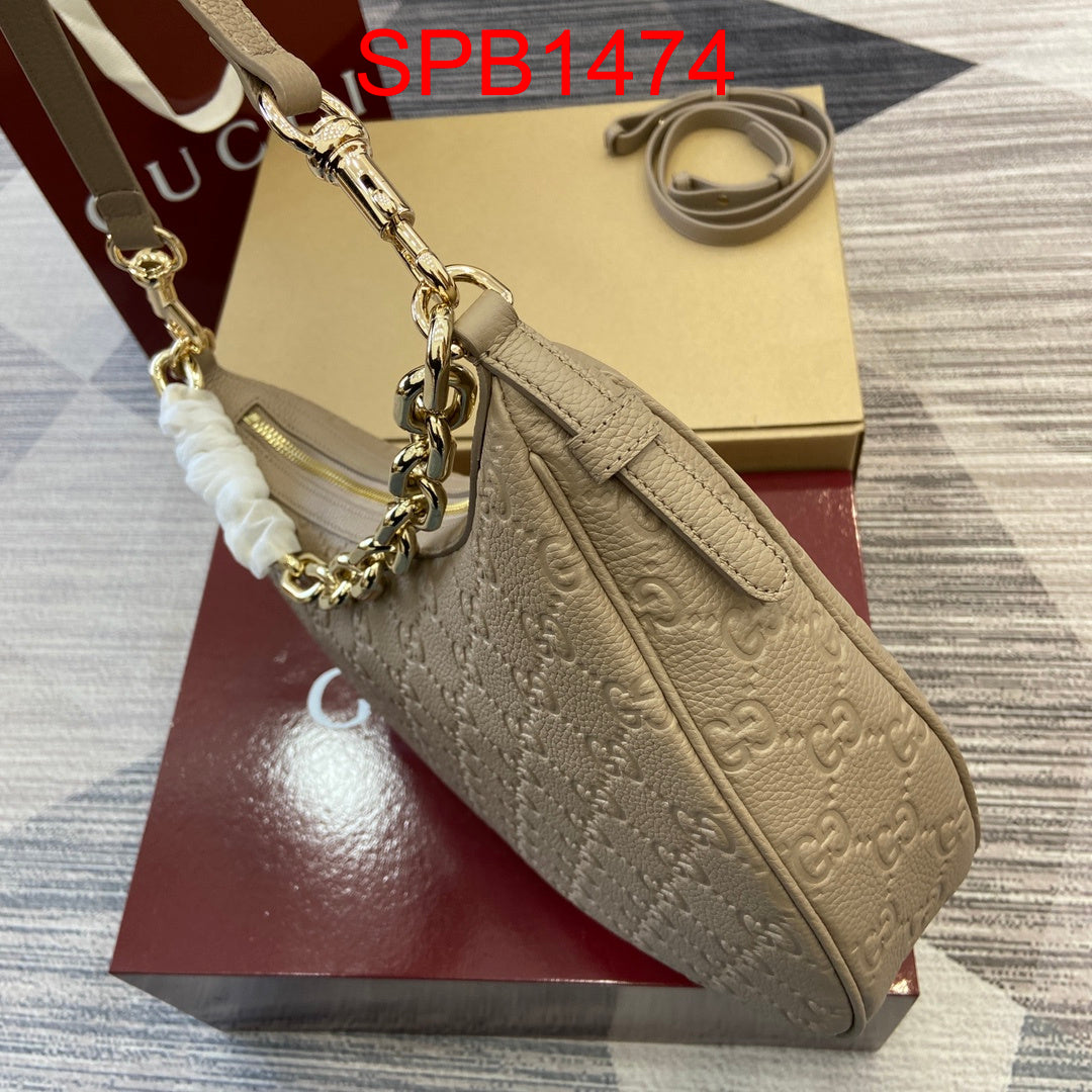 Gucci Emblem Medium Chain shoulder bag