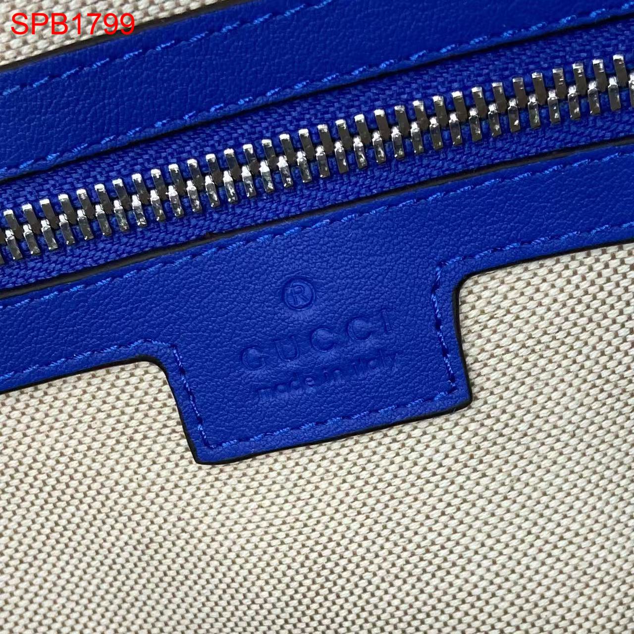 Gucci GG Canvas Medium duffel bag
