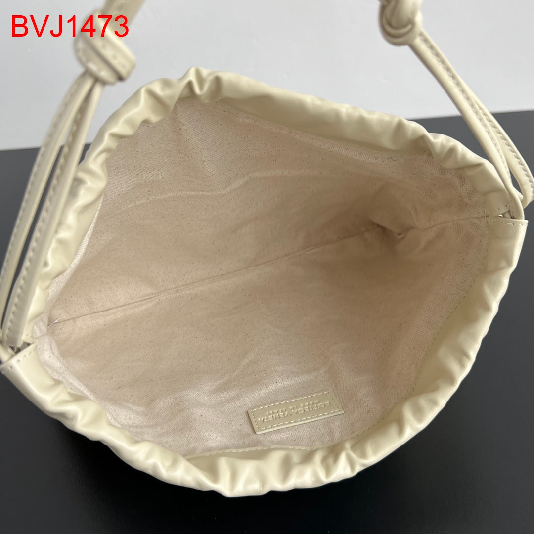 Bottega Veneta Dustbag in raffia and Intrecciato nappa leather