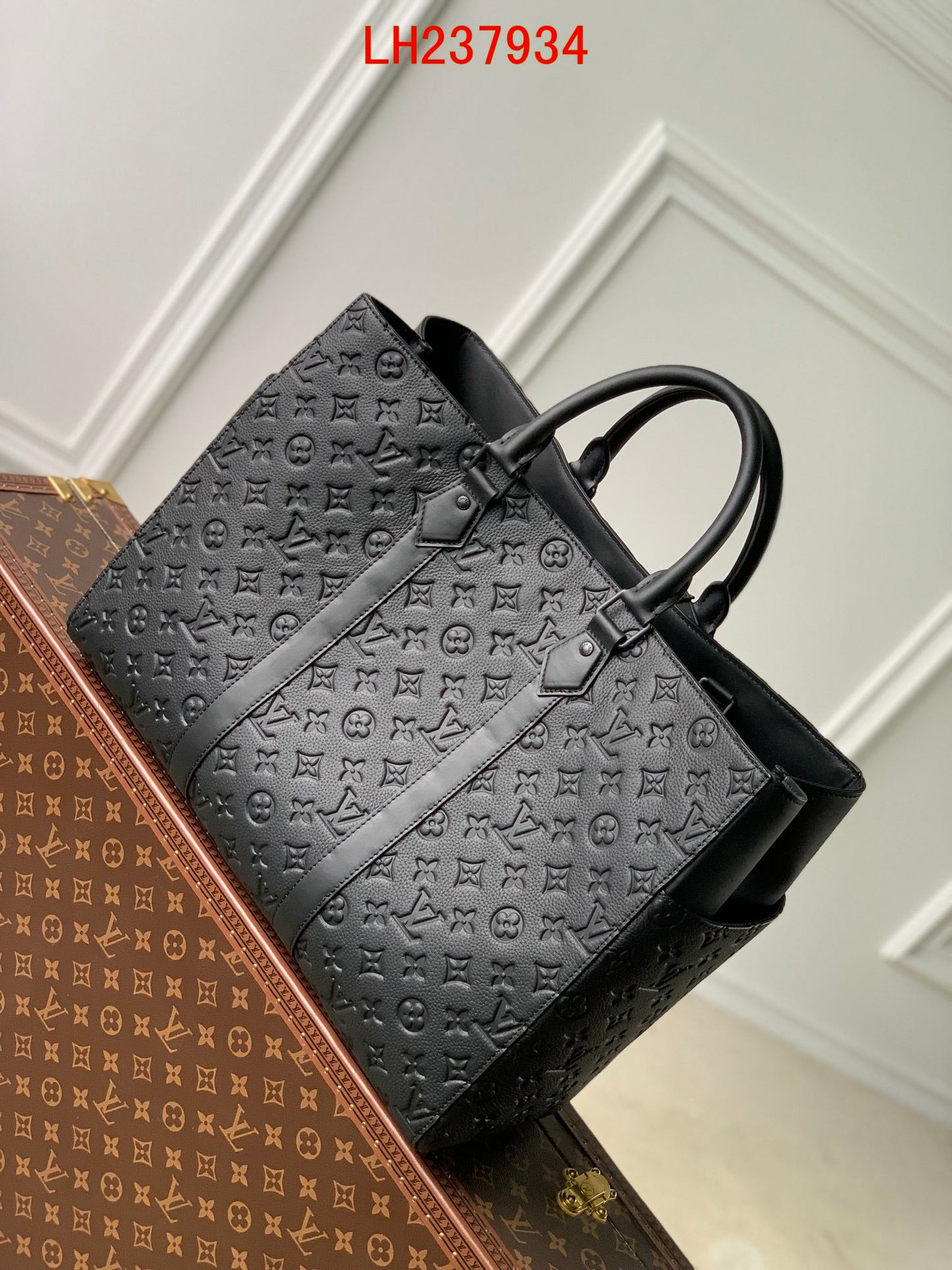 Louis Vuitton Sac Plat 24H bag empreinte leather