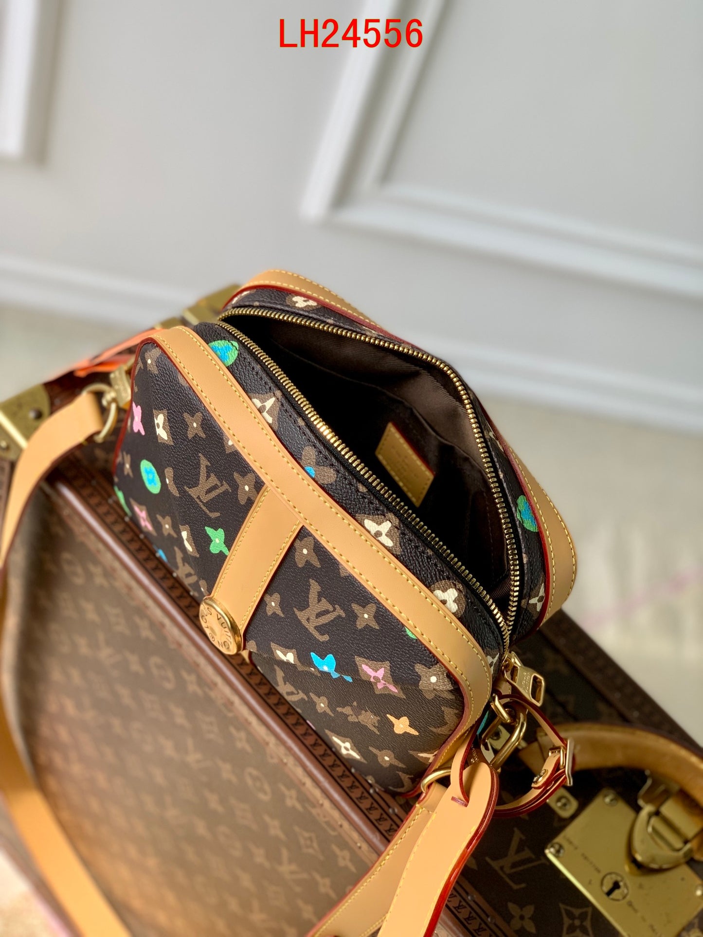 Louis Vuitton Envelope Messenger Monogram Craggy