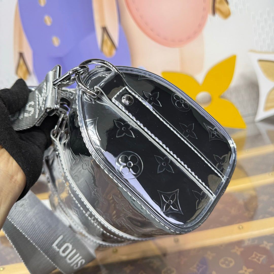 Louis Vuitton Keepall Bandoulière 25 Monogram Mirror