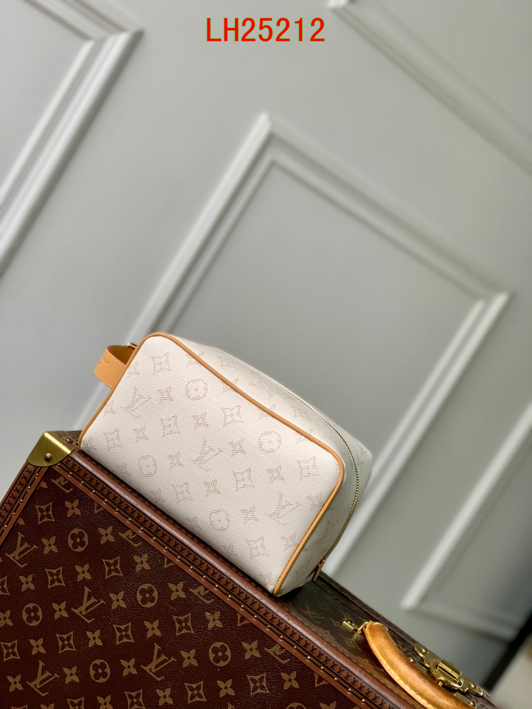 Louis Vuitton Locker Dopp Kit