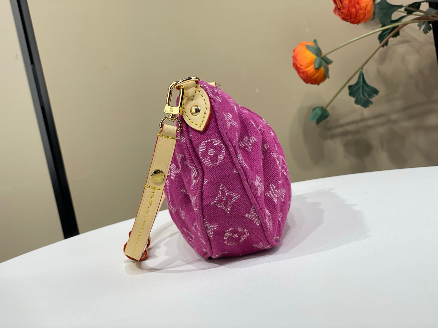 Louis Vuitton Pochette Valley