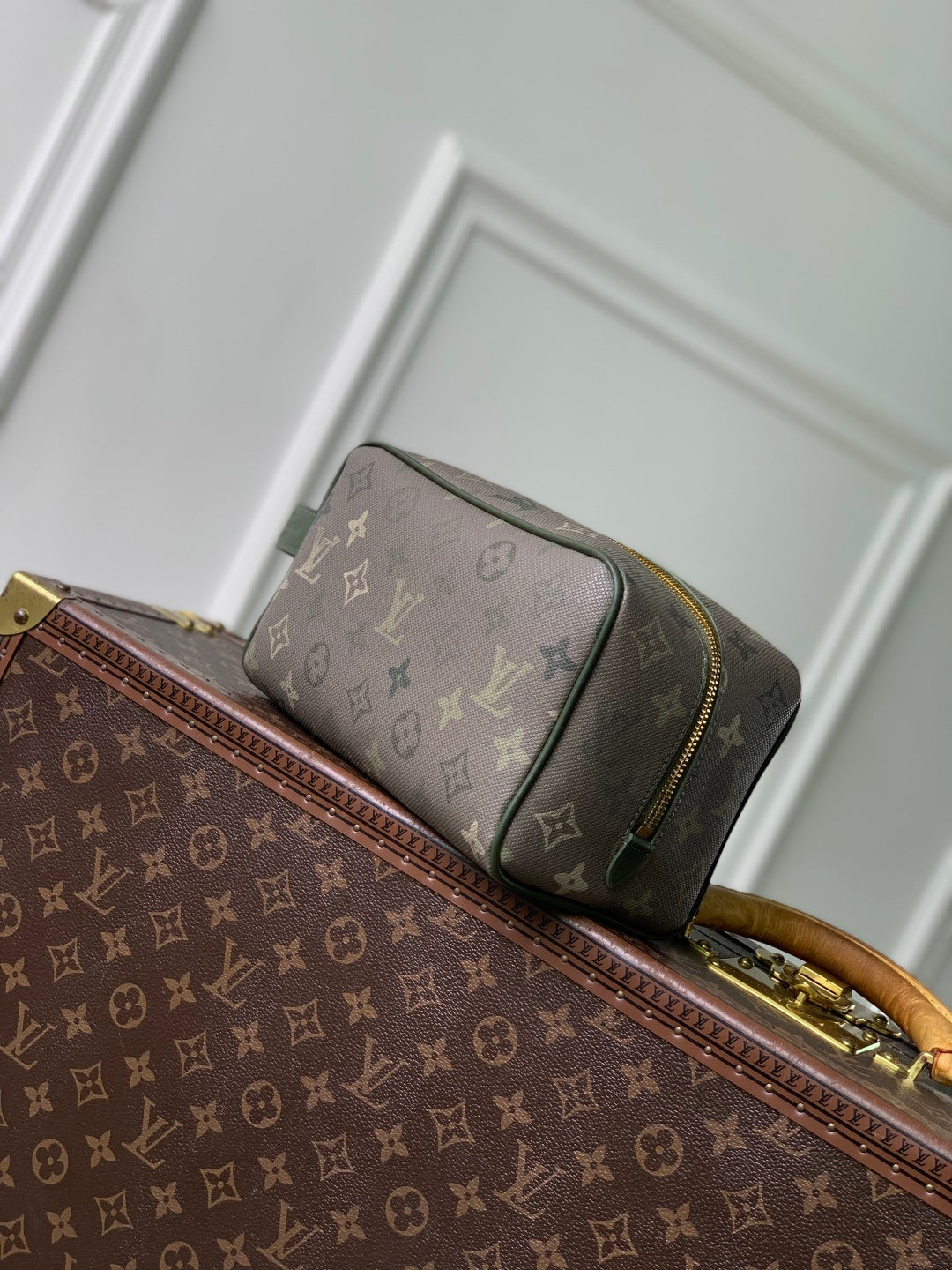 Louis Vuitton Locker Dopp Kit