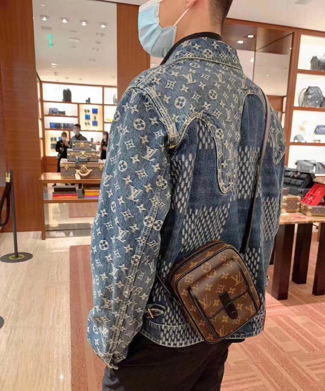 Louis Vuitton CHRISTOPHER WEARABLE WALLET