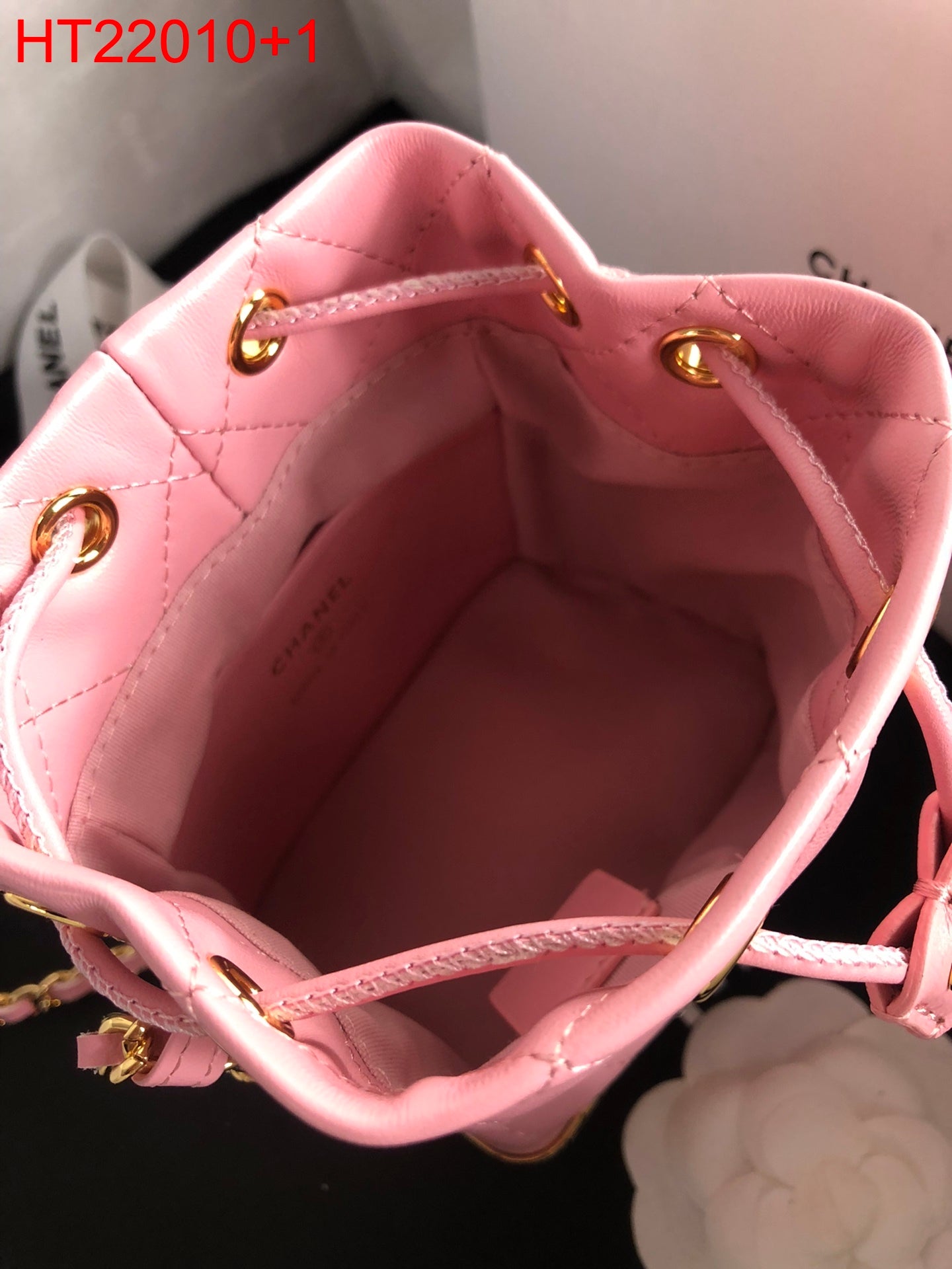 Chanel Small bucket with chain