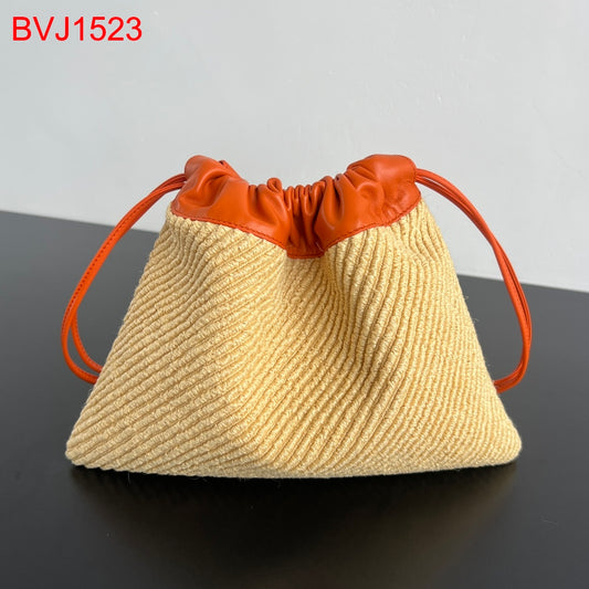 Bottega Veneta Dustbag in raffia
