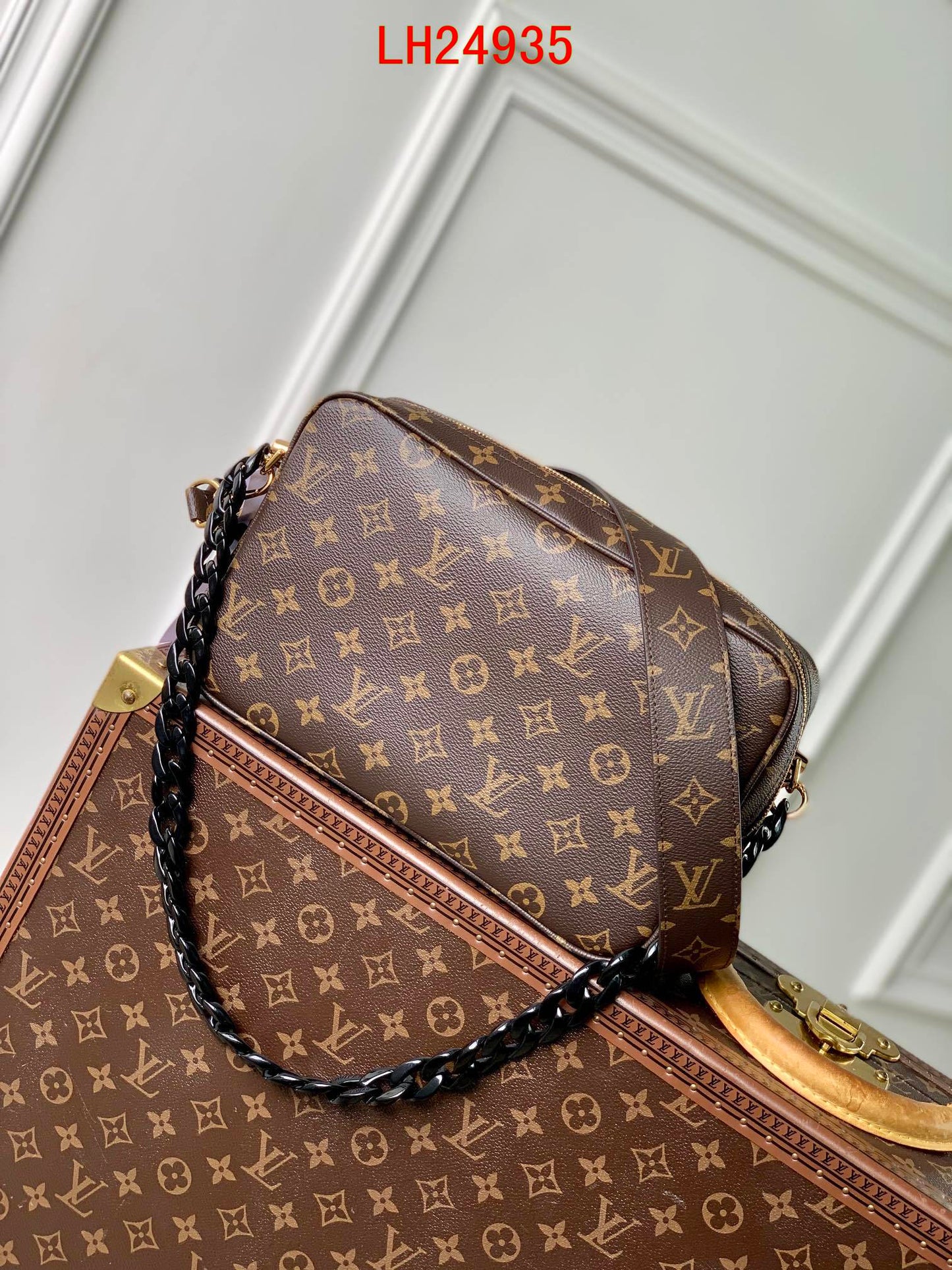 Louis Vuitton Messenger Bag