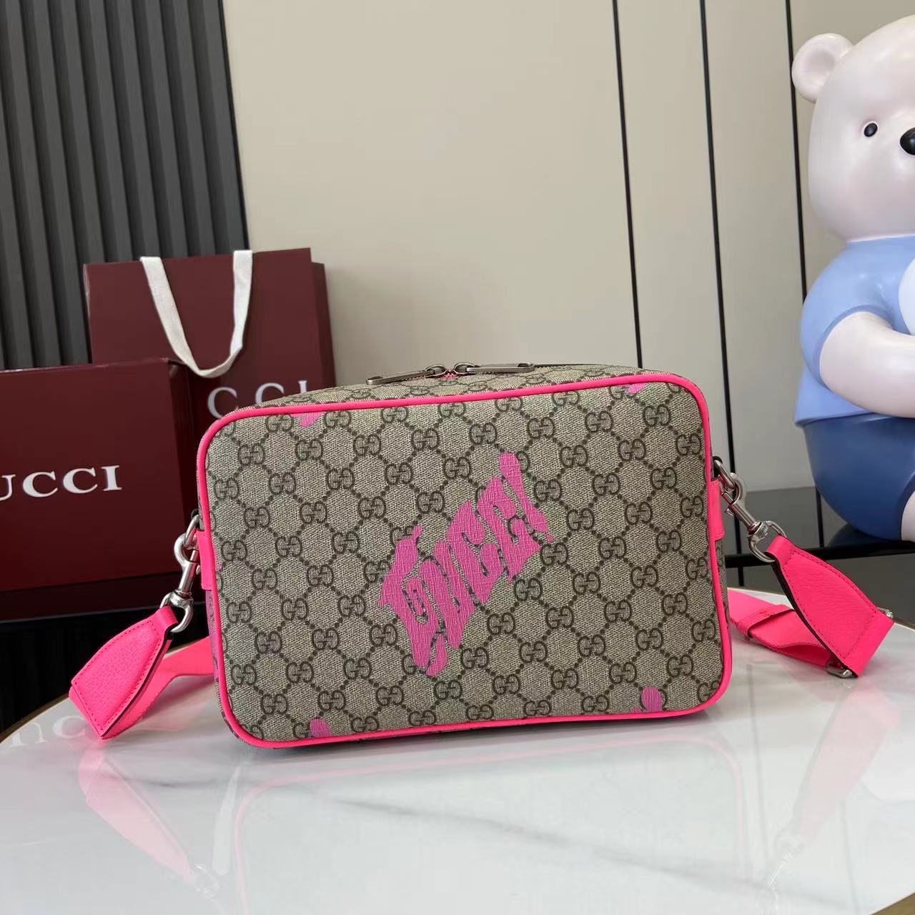 Gucci Medium crossbody bag with print