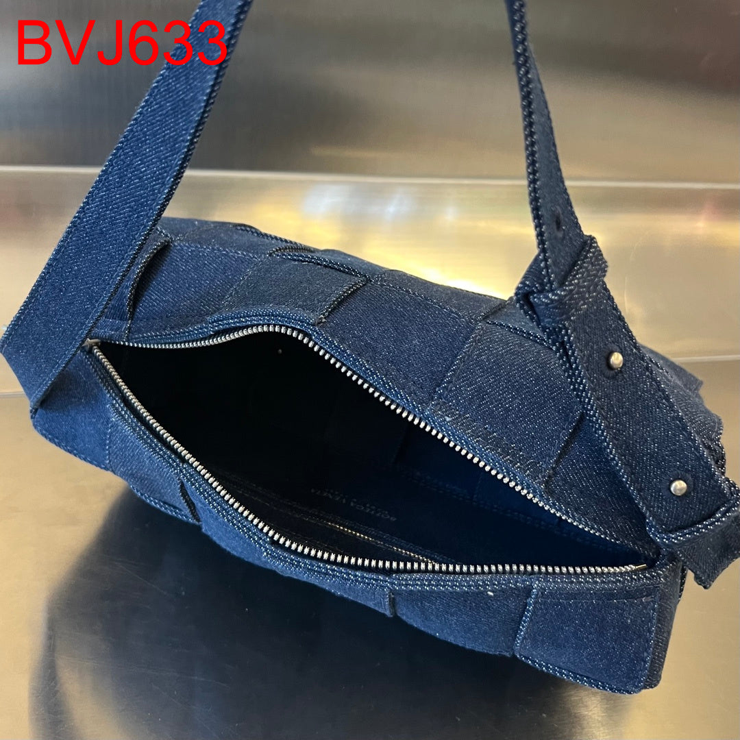 Bottega Veneta Medium Casette bag