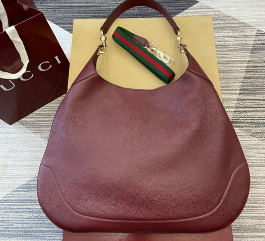 Gucci B medium shoulder bag