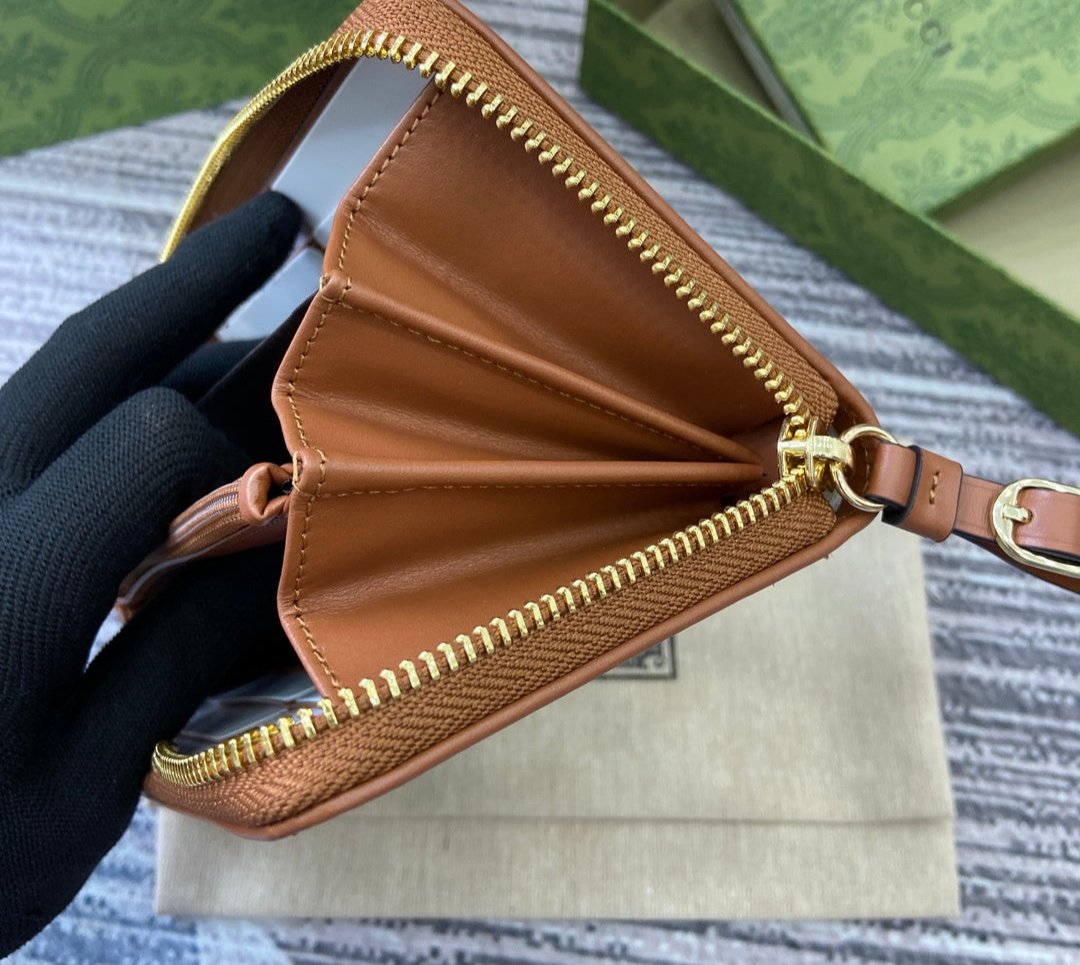 Gucci Emblem Continental Wallet