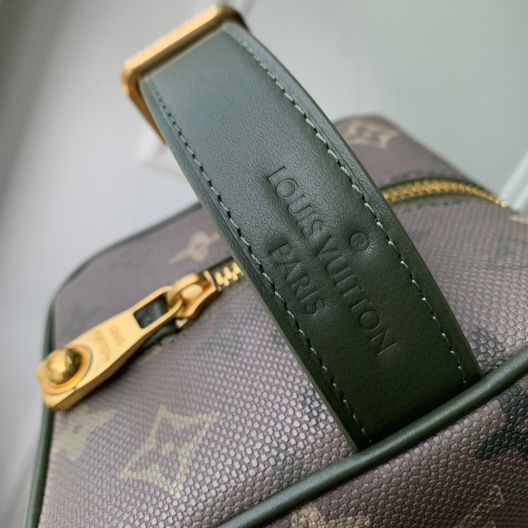 Louis Vuitton Locker Dopp Kit