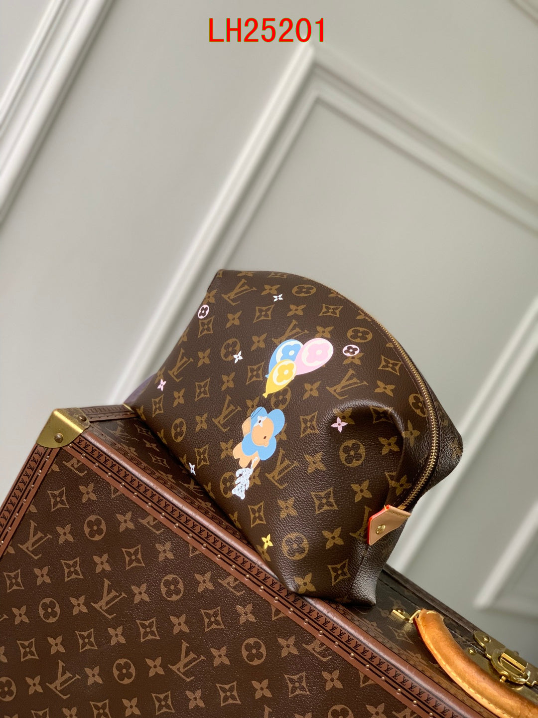 Louis Vuitton Cosmetic Pouch GM print of Vivienne